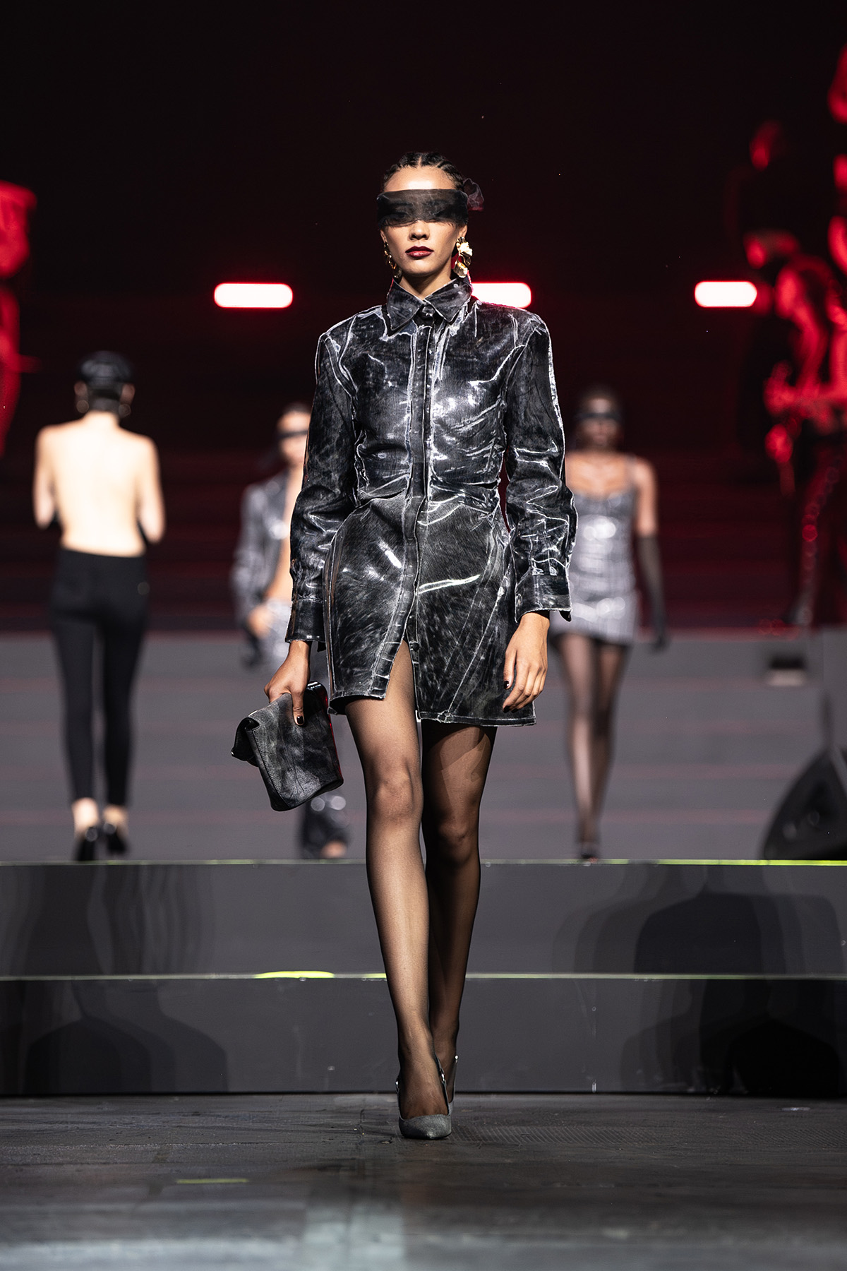LOOK 17