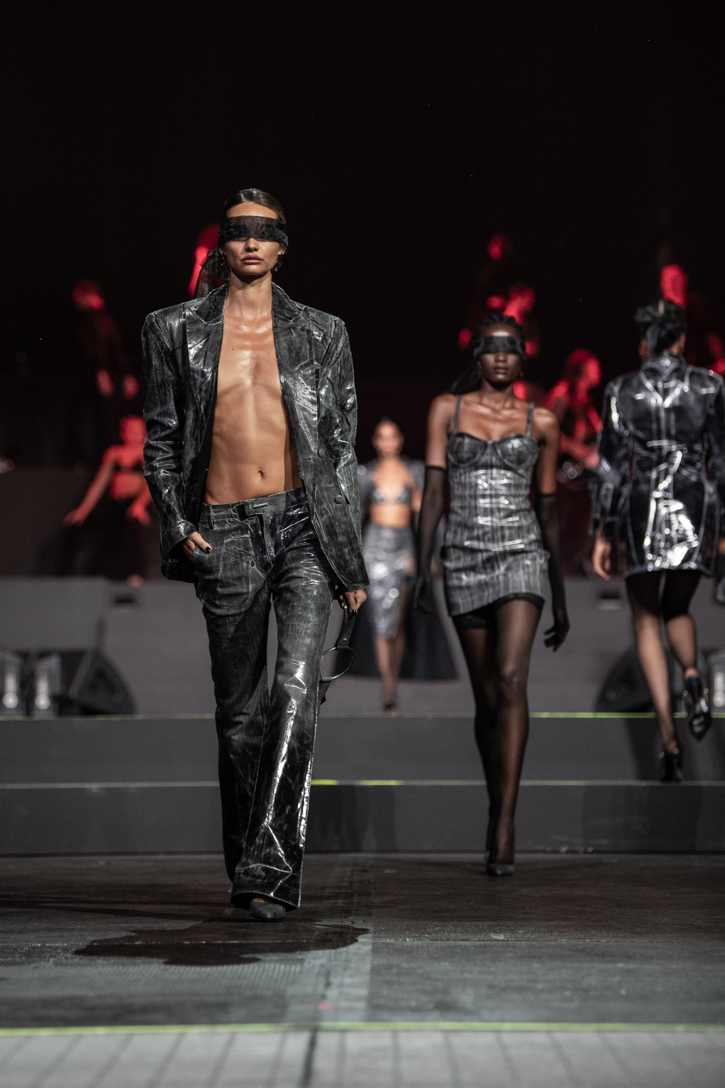 LOOK 18/19