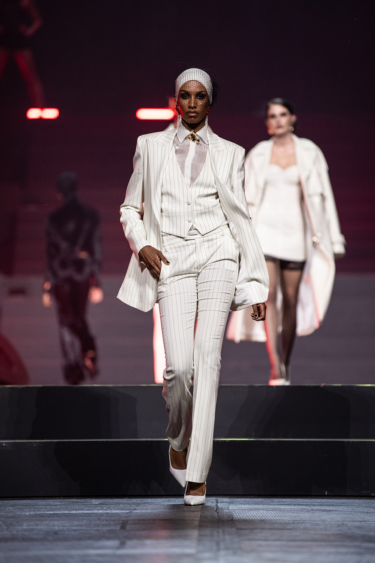 LOOK 28