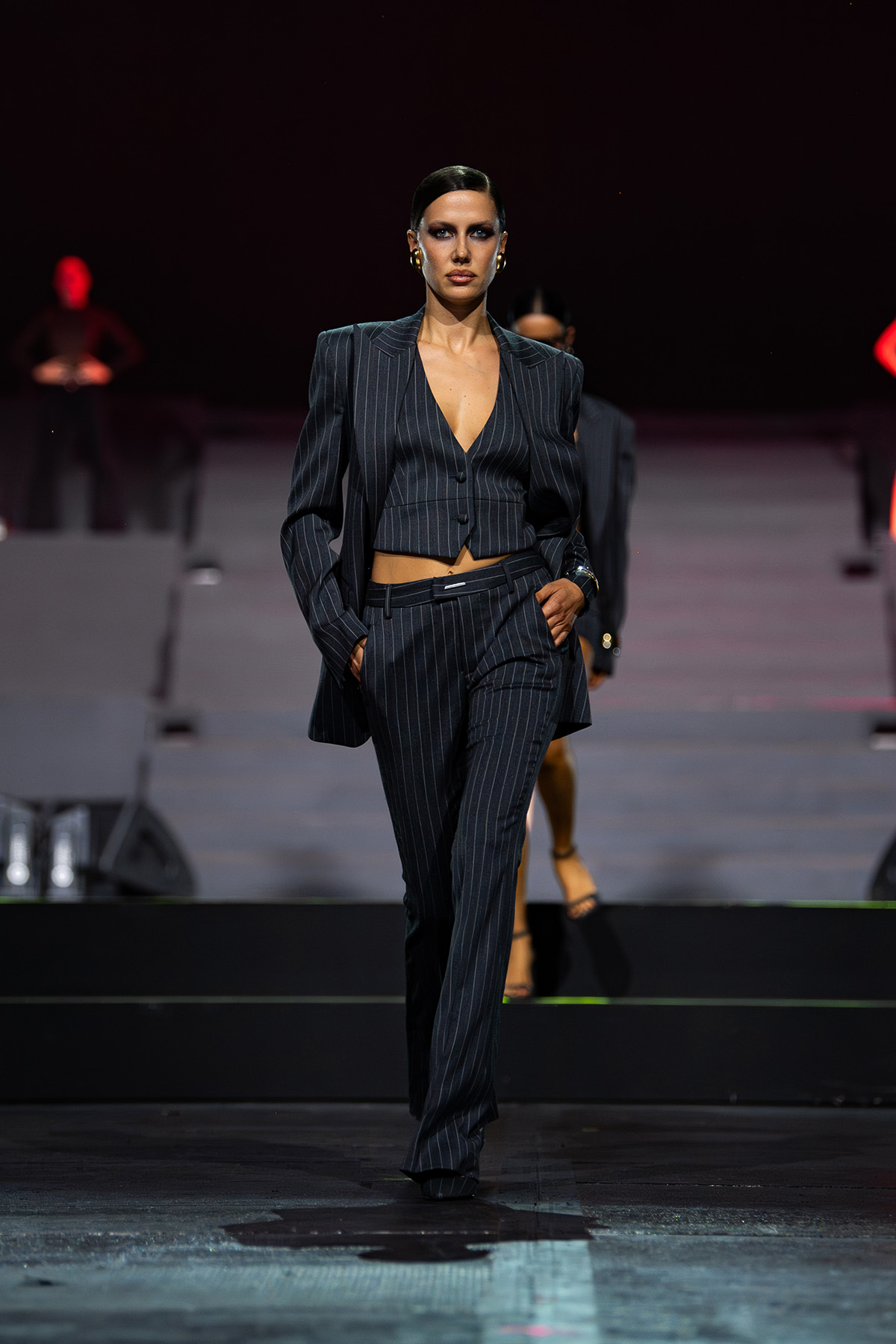 LOOK 01