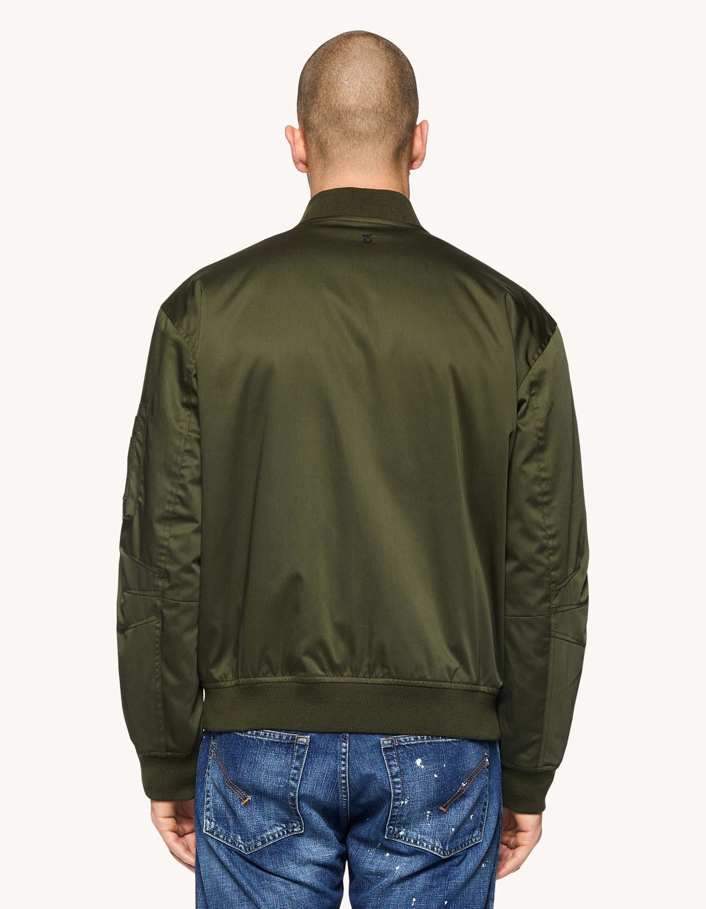 UJ917_RS0812U_XXX_DU_S24_672_1  