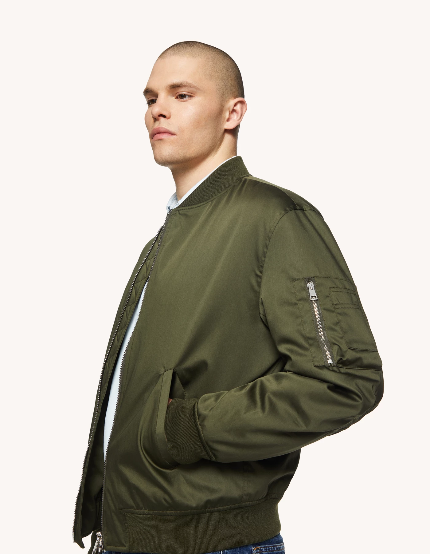 Bomberjacke in normaler Passform aus Satin für herren, militärgrün  