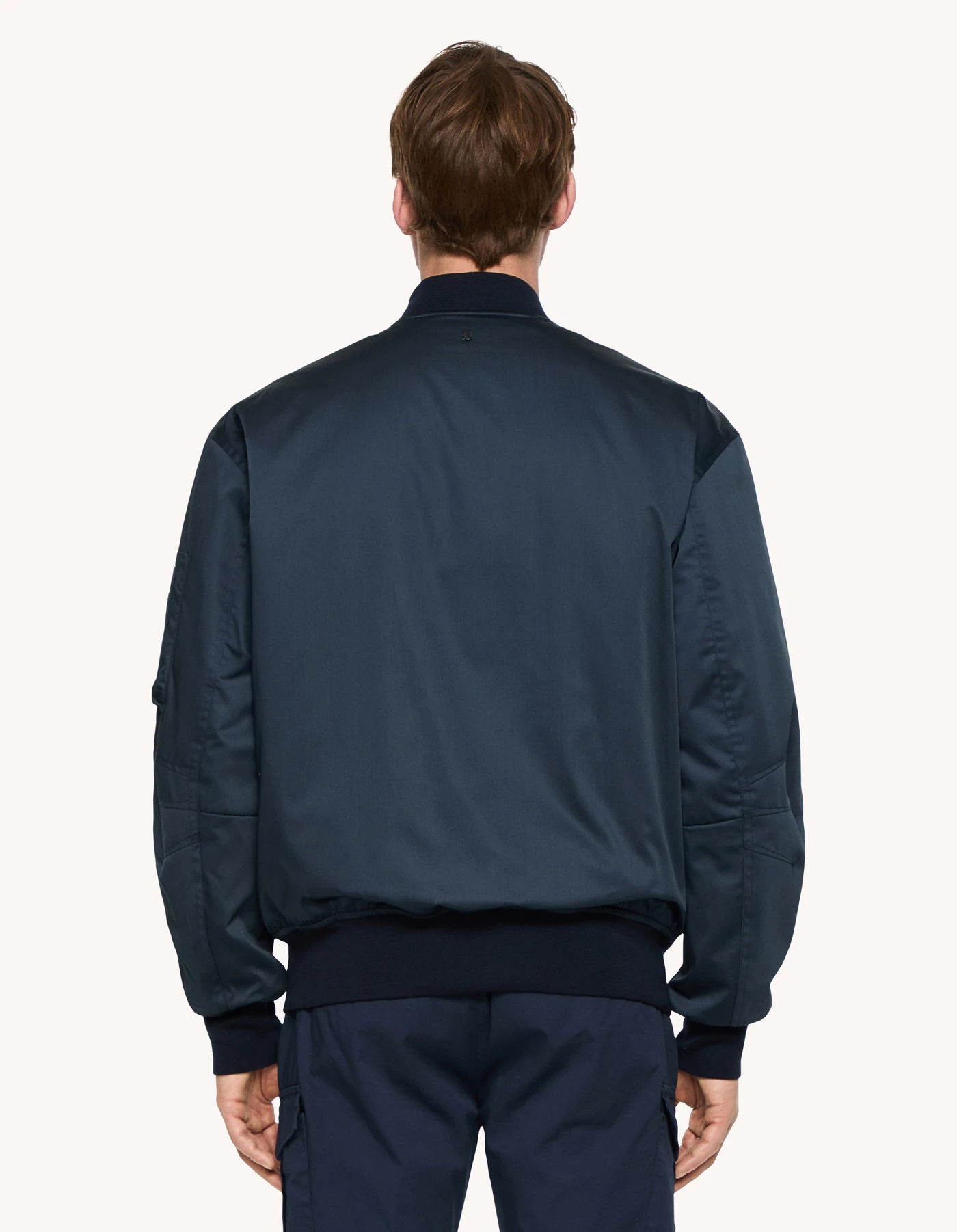 UJ917_RS0812U_XXX_DU_S24_880_1  