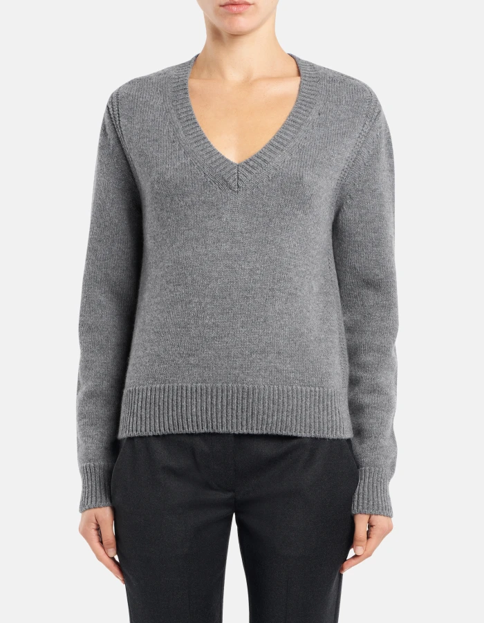 Maglia scollo V regular in lana e cashmere rasata