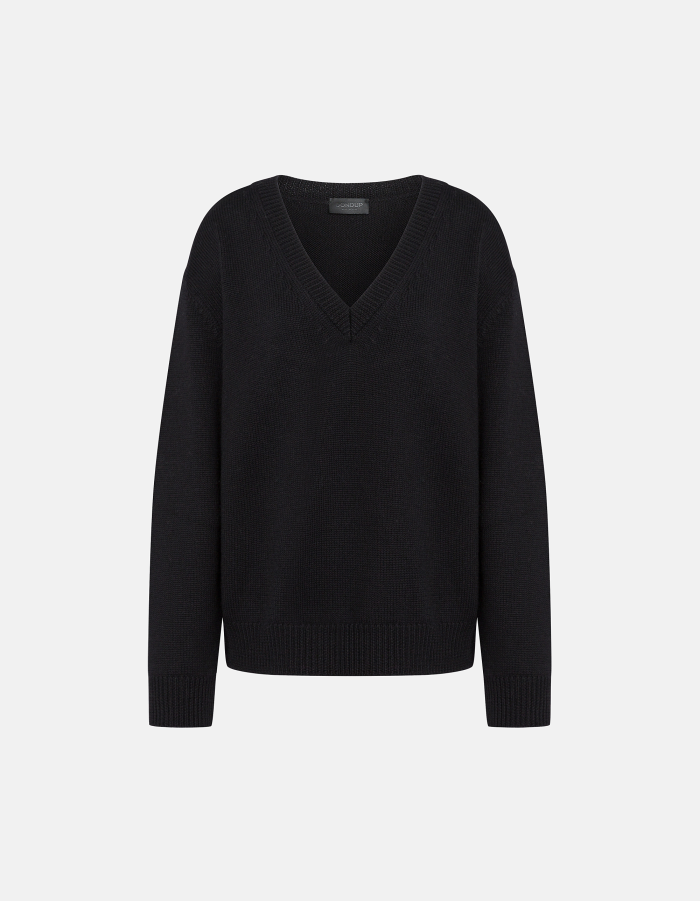 Regular-fit V-neck jumper in wool