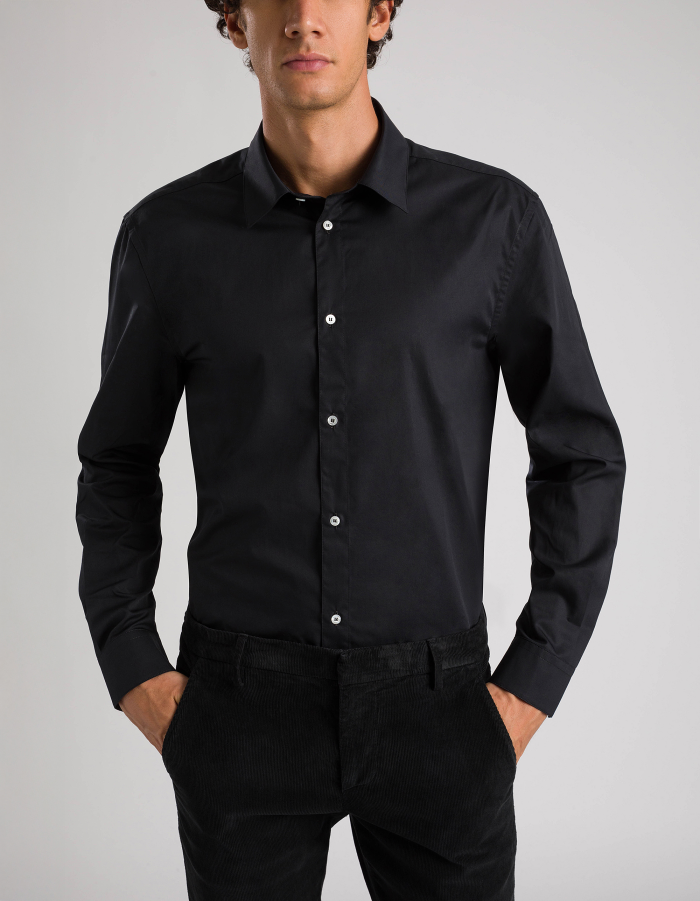 Regular shirt in yarn-dyed gabardine
