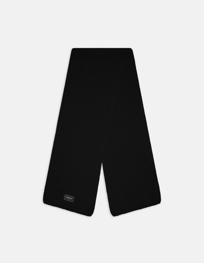 Scarf in technical wool