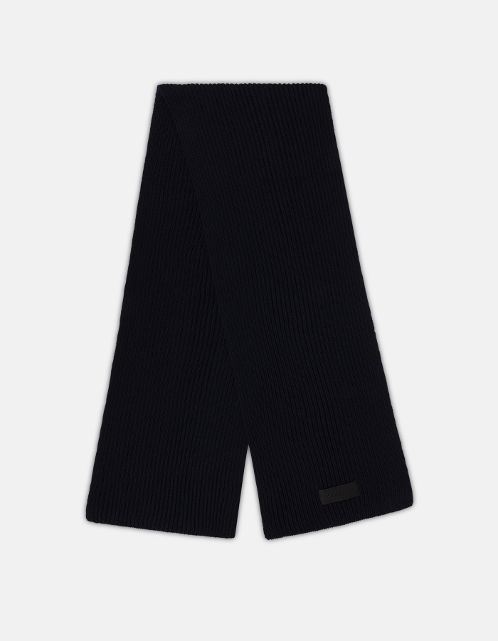Technical wool scarf