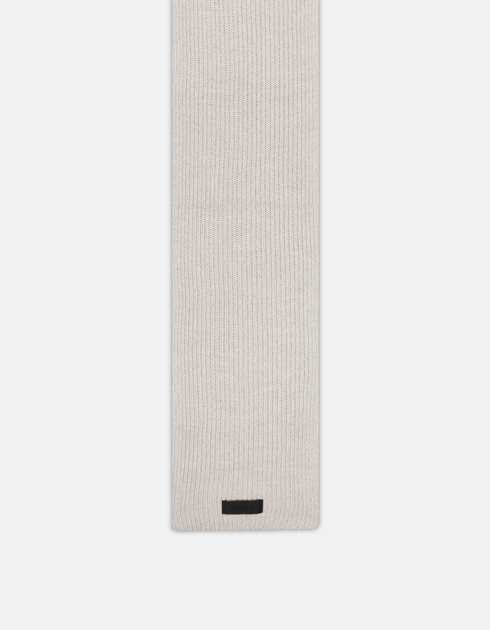 Technical wool scarf