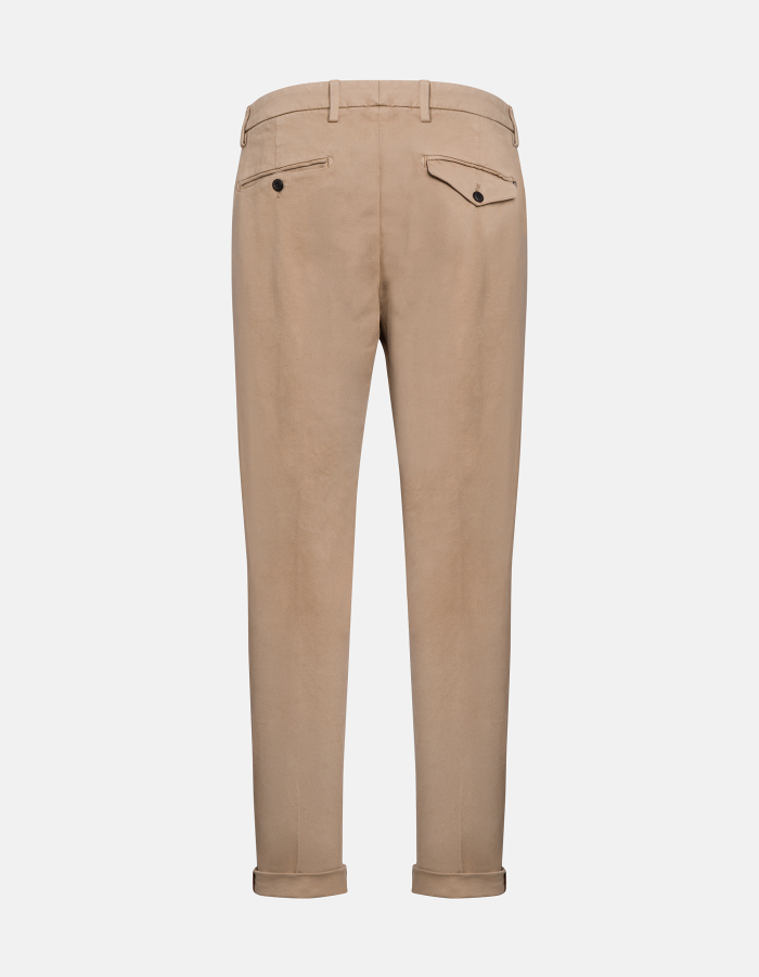Hose Joe in Carrot-Fit aus Satin mit Pfirsichstruktur