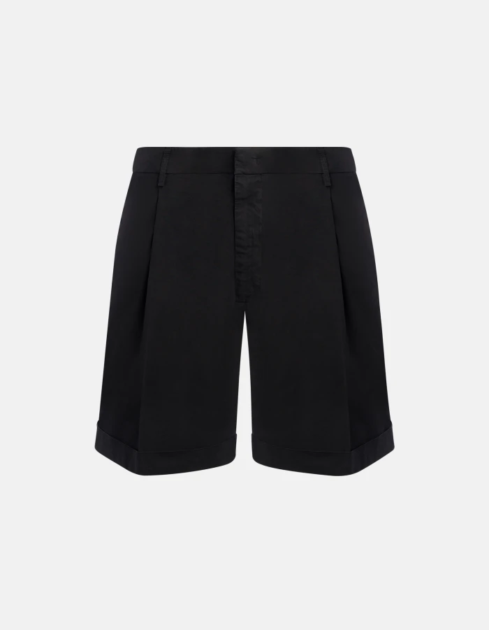 Ethan loose-fit Bermuda shorts in lightweight poplin