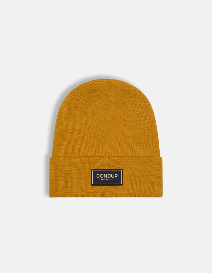 Hat in technical wool