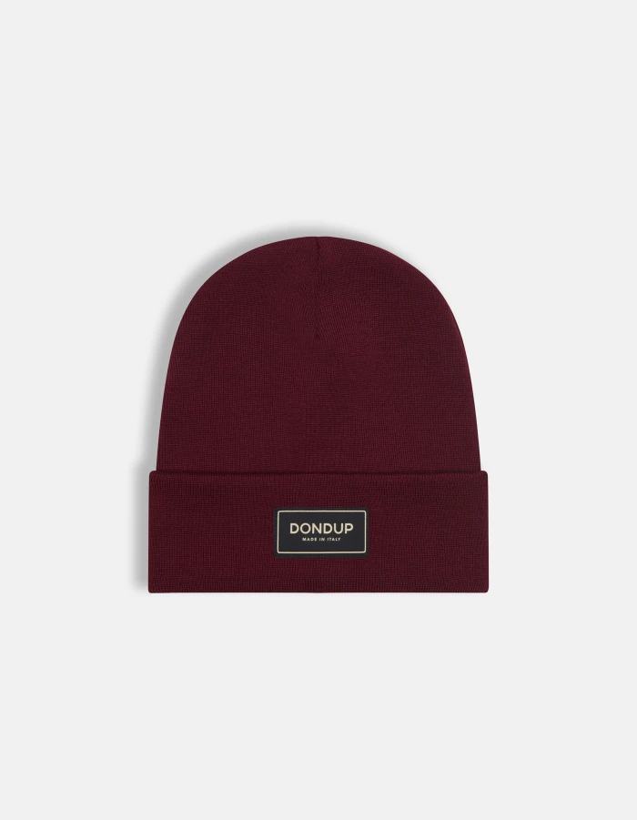 Hat in technical wool
