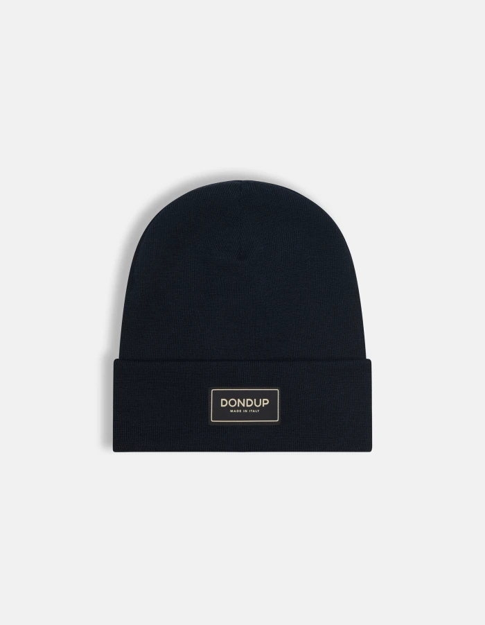 Hat in technical wool
