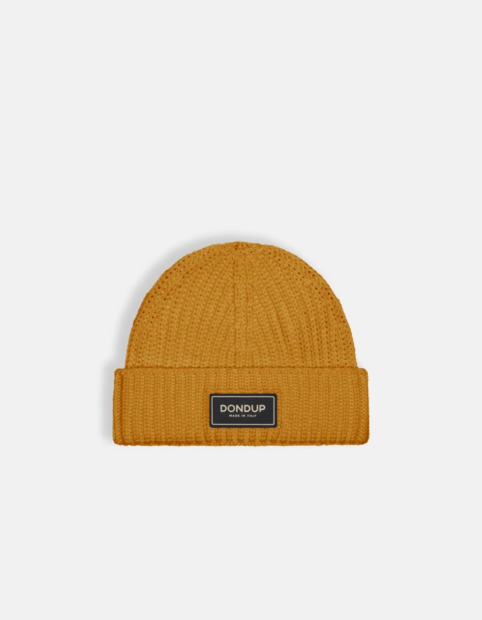 Hat in technical wool