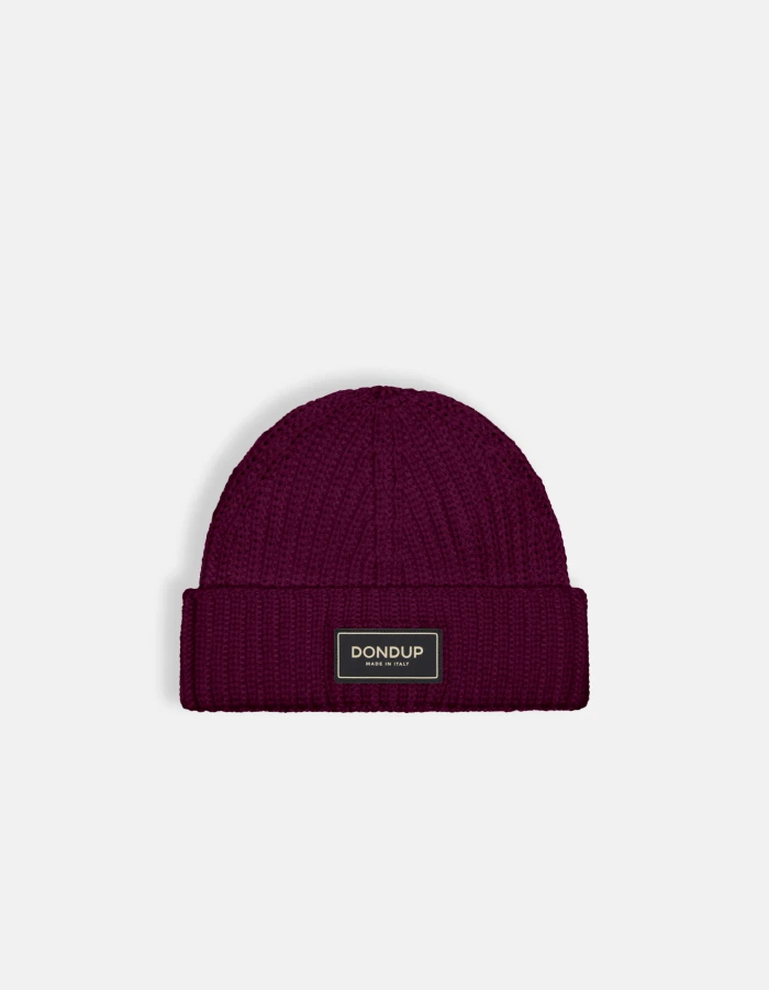 Hat in technical wool