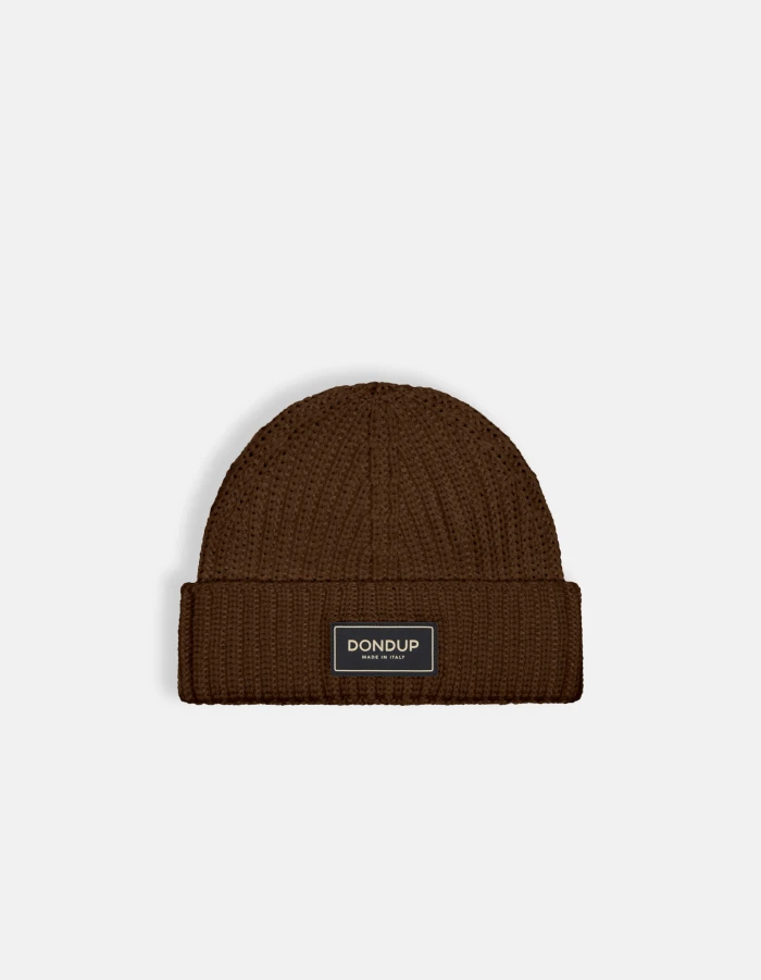 Hat in technical wool