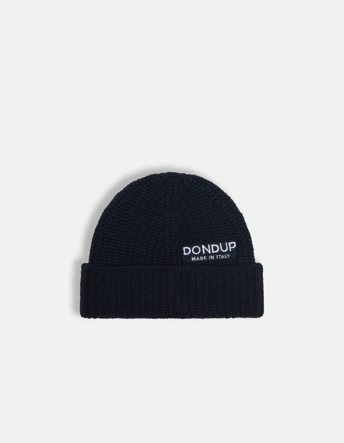 Hat in technical wool