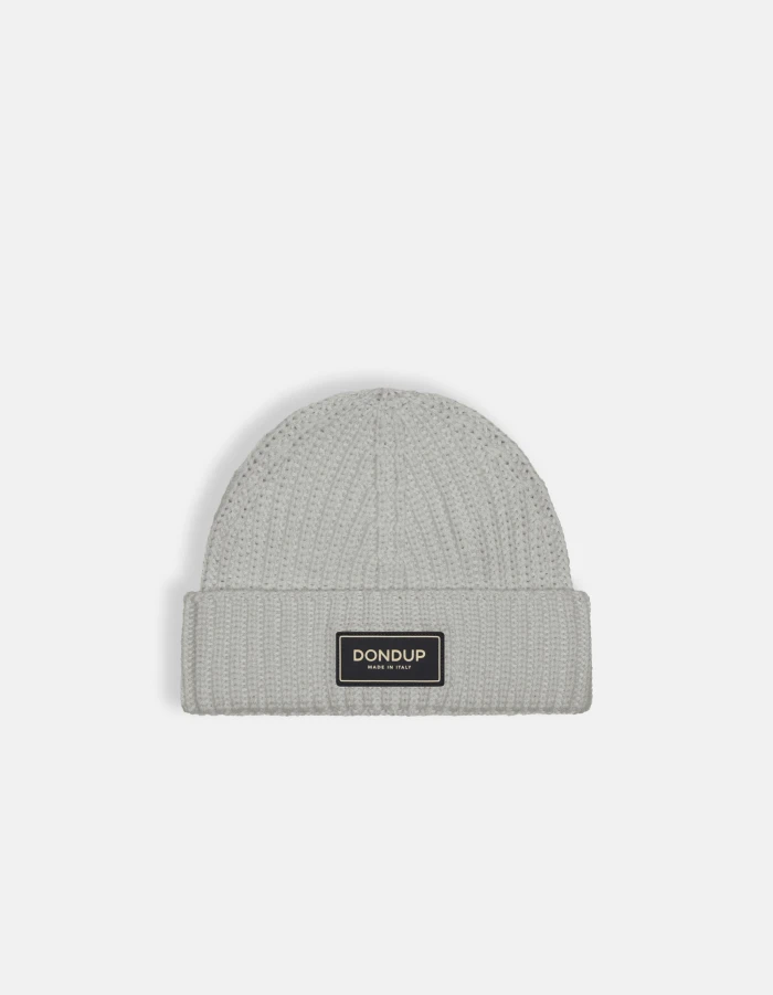 Hat in technical wool
