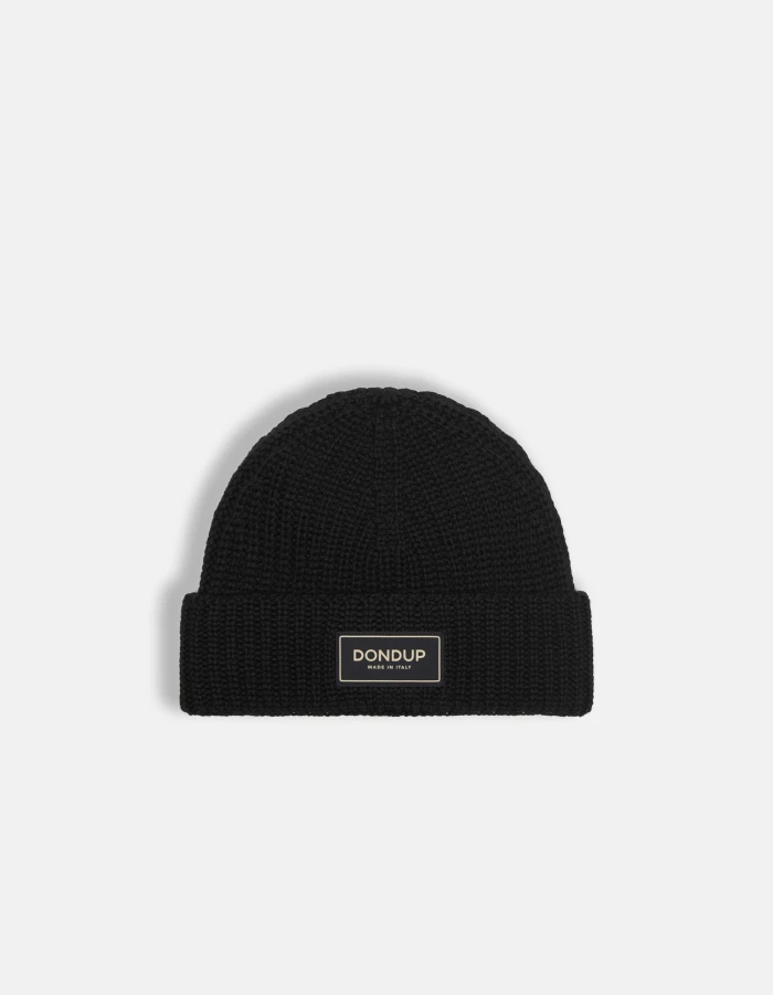 Hat in technical wool