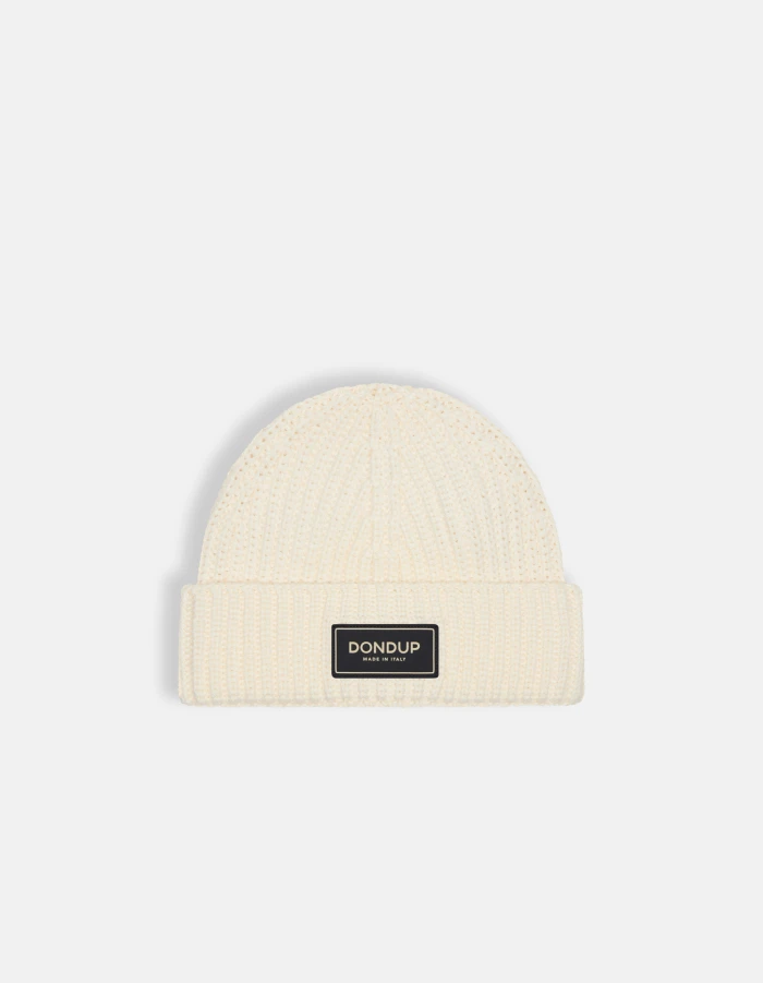 Hat in technical wool
