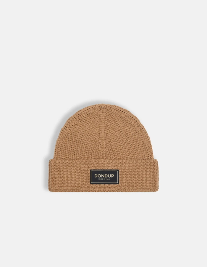 Hat in technical wool