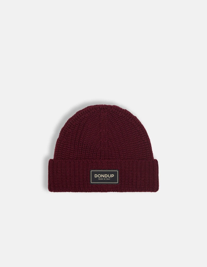 Hat in technical wool