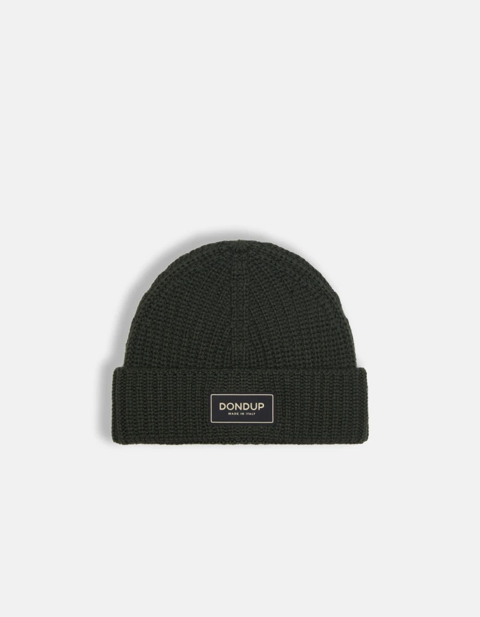 Hat in technical wool