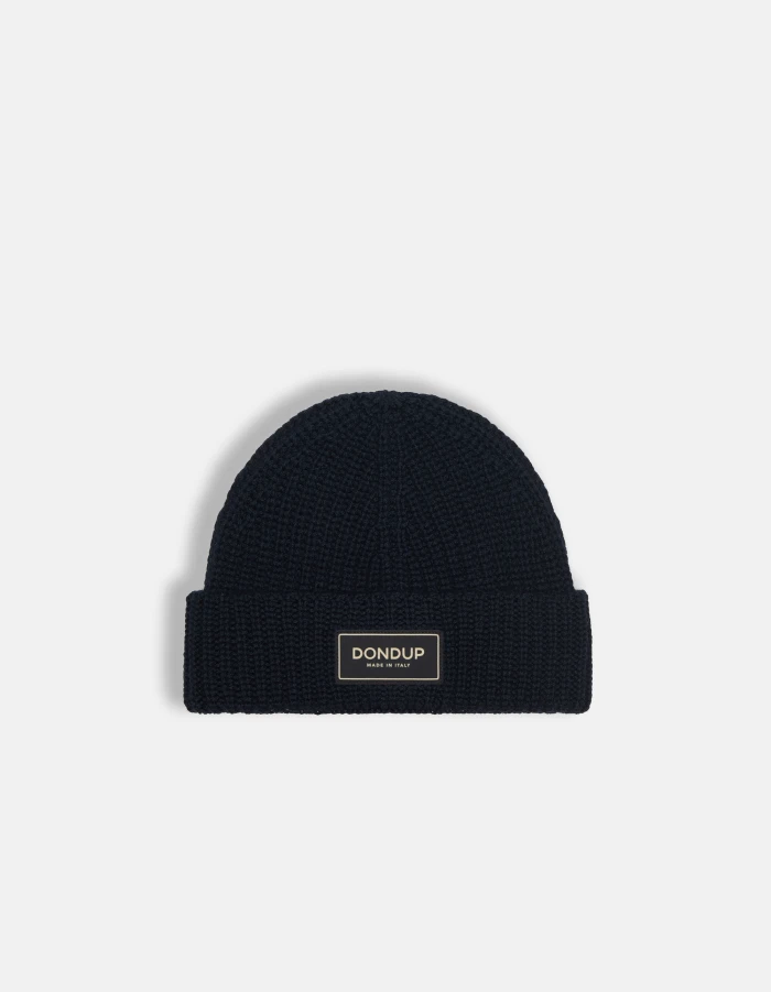 Hat in technical wool